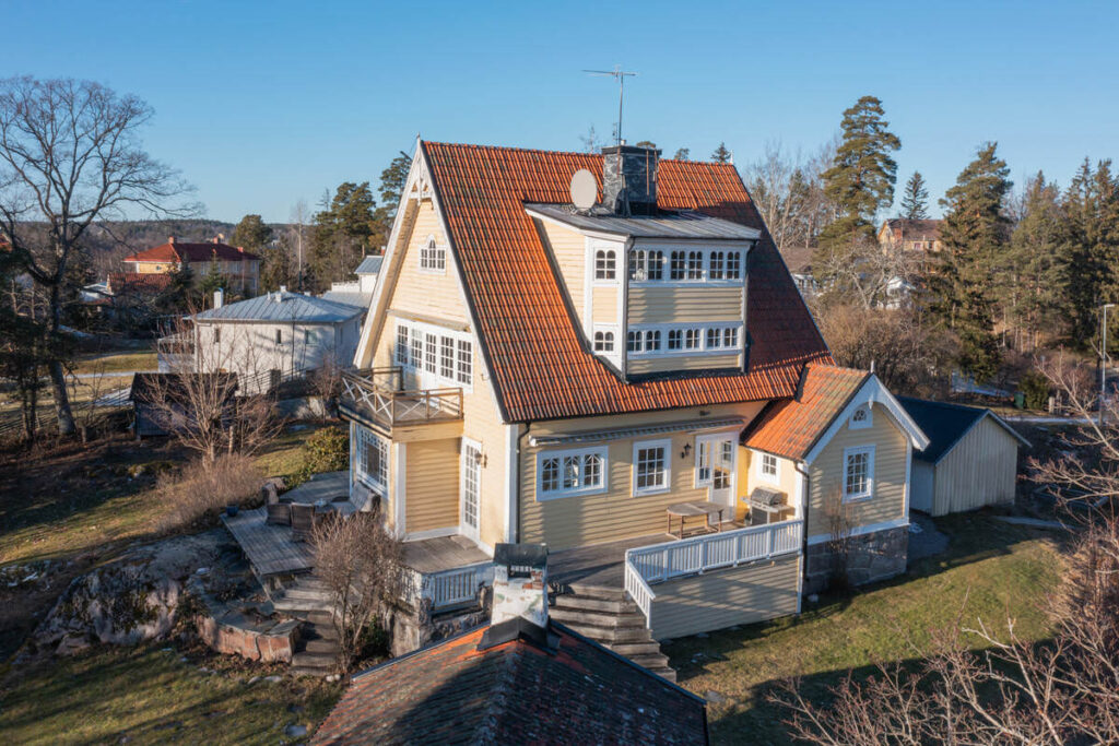 18. Plattlaggning stenplattor garageuppfart Skarpnacks Gard