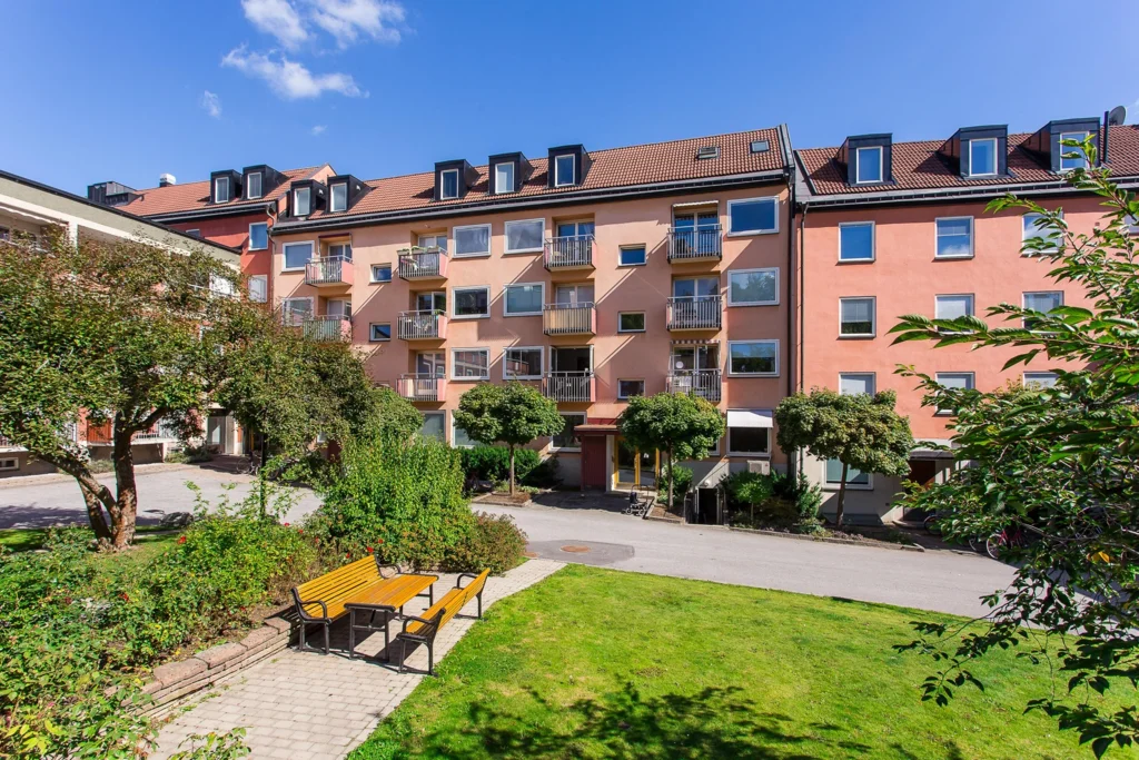6. Plattlaggning vid innergardsrenovering br Segersang Nynashamn