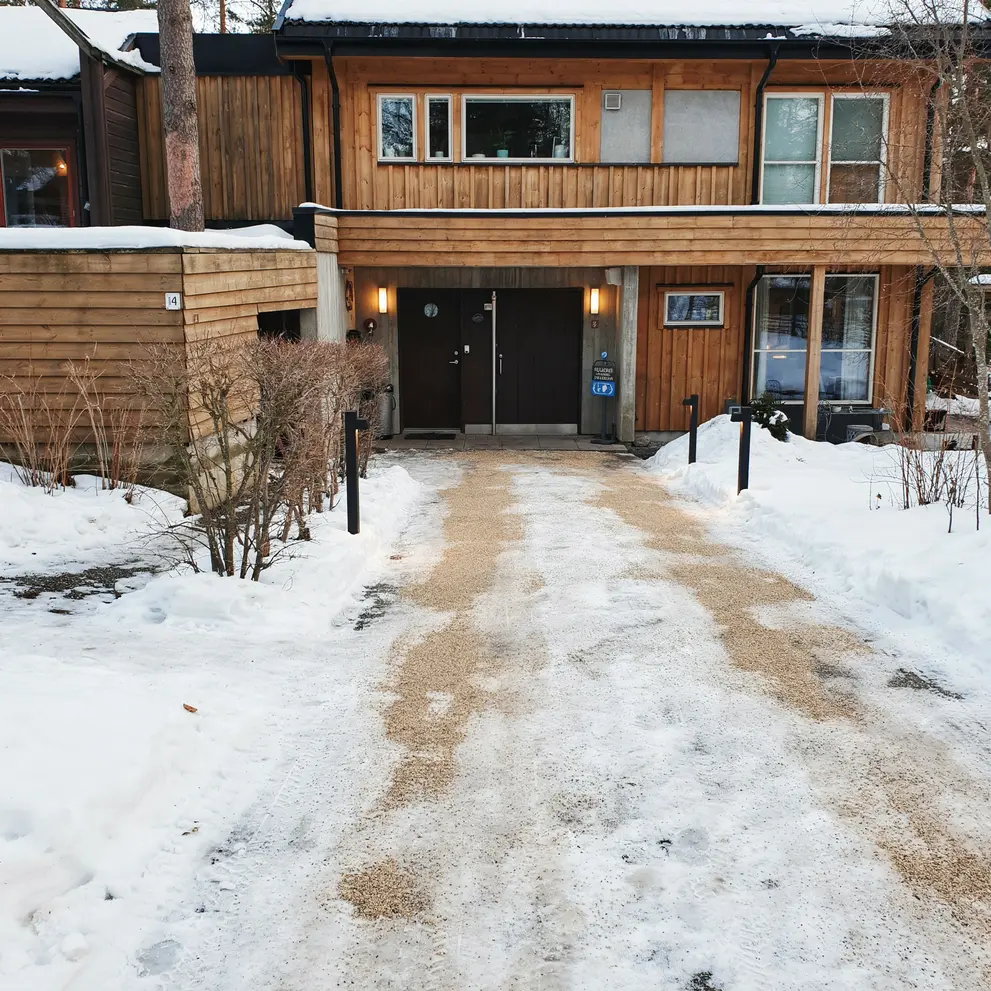 snorojning plogning vinterunderhall halkbekampning enskede stockholm